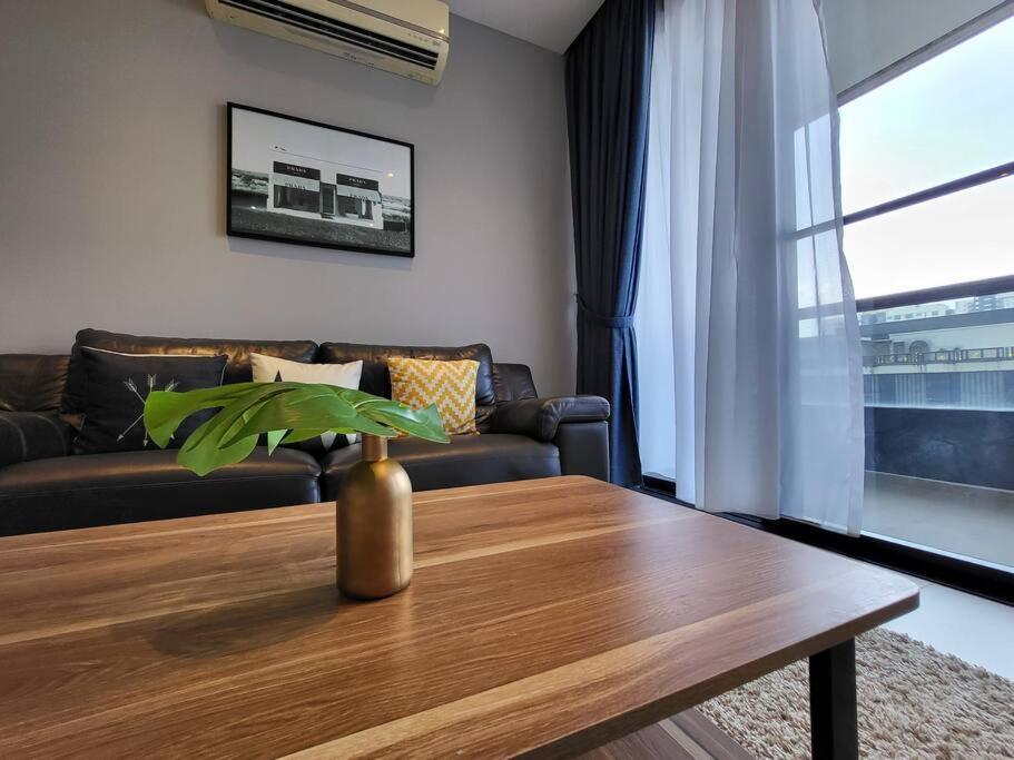 Mont Kiara Deluxe One Bedroom Balcony #1-2pax Mont Kiara Kl Pangsapuri Kuala Lumpur